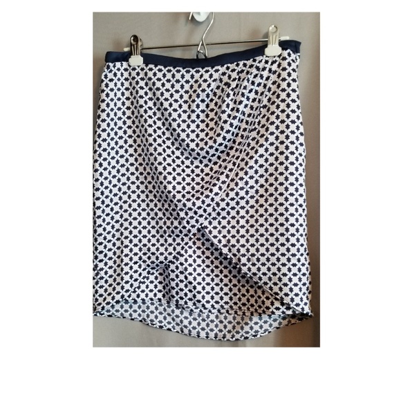 H & M White Printed Skirt with Cross Over Look 12 - Picture 1 of 5